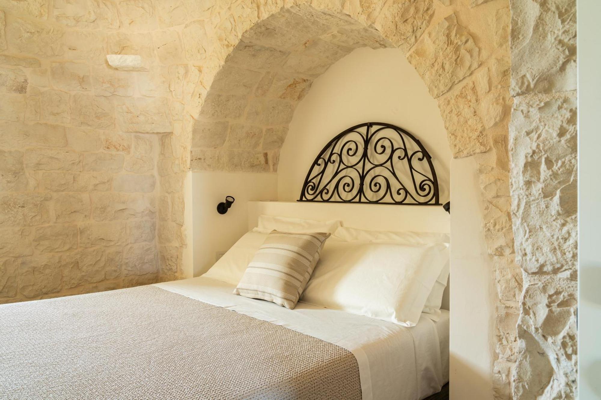Trullo Jale - Boutique Apartments 오스투니 외부 사진